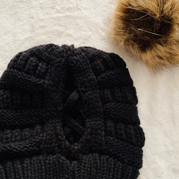 4 in 1 | Messy Bun Toque/ Beanie w/ Fur Pompom - Picture 5 of 7